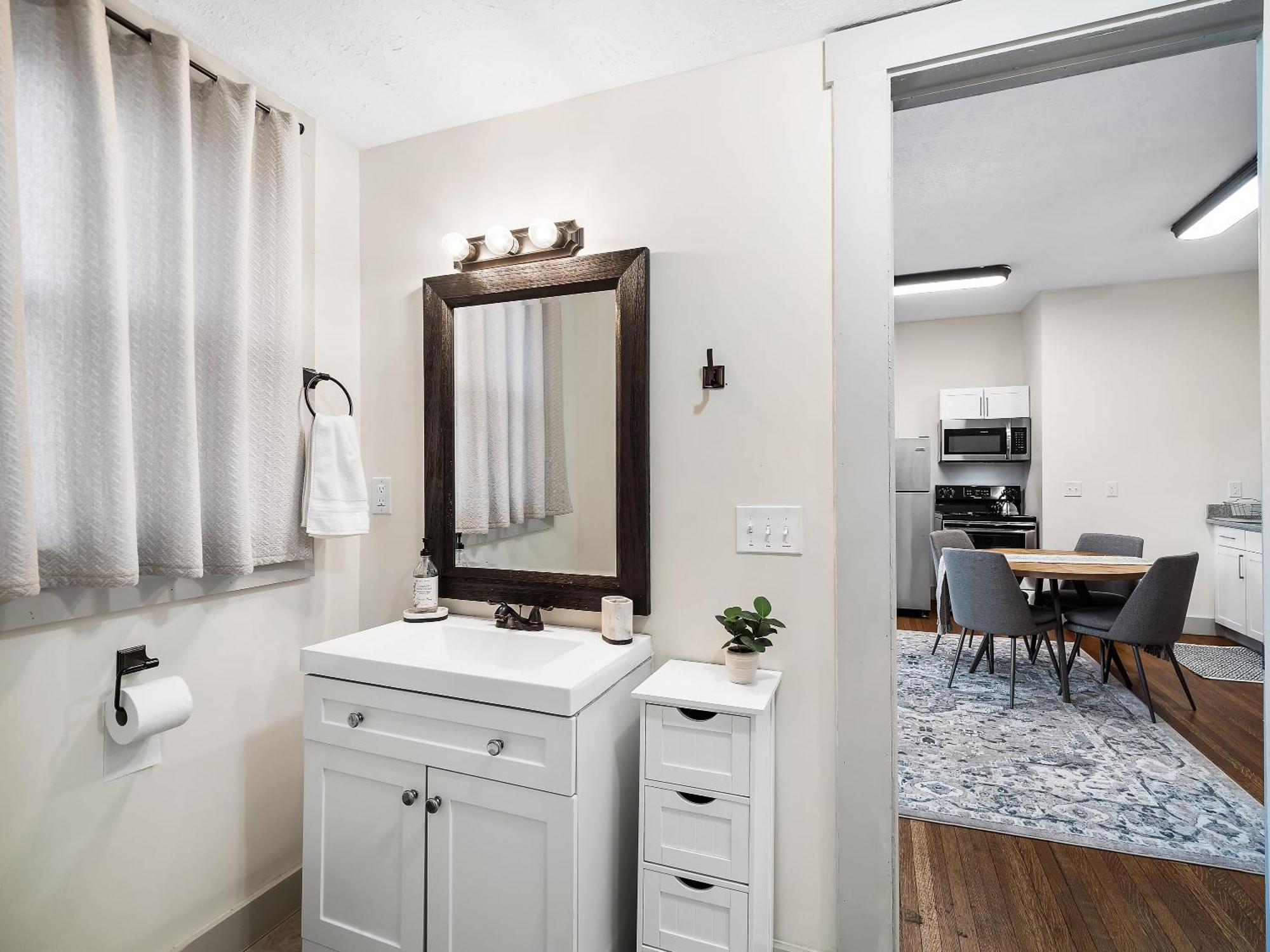 Carriage Manor - Sun Soaked 1Br - Close To Ccf Cleveland Exterior foto